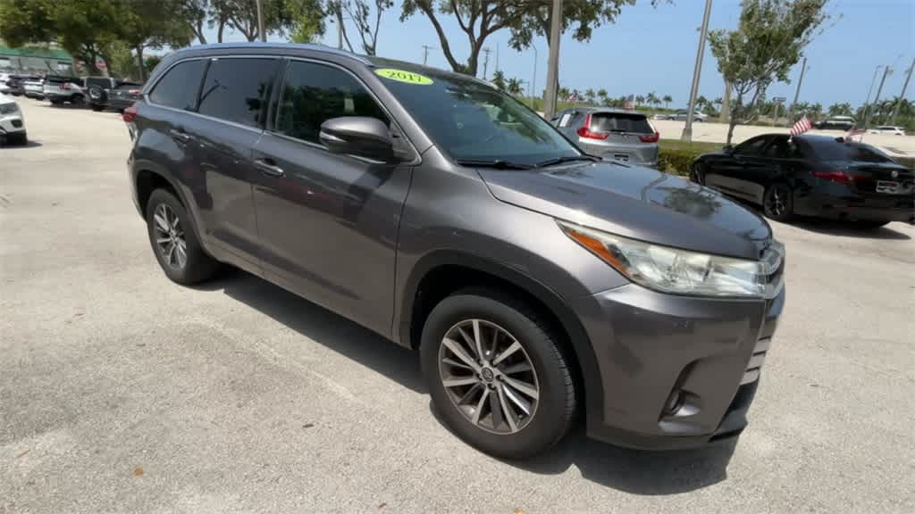 Thumbnail: 2017 Toyota Highlander - 2