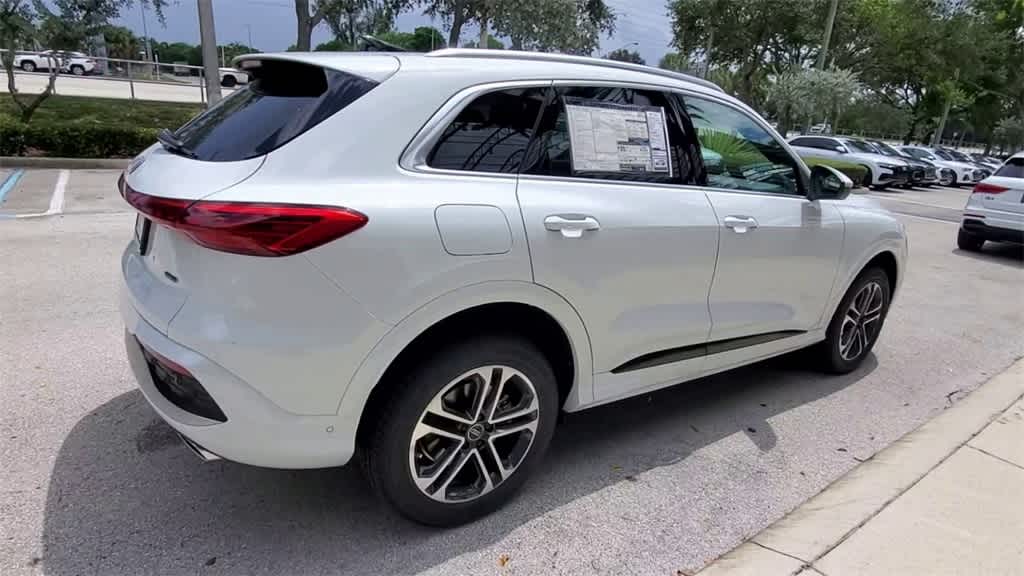 Thumbnail: 2025 Audi Q5 - 8