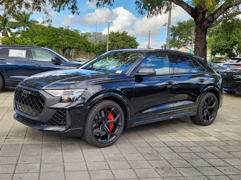 Thumbnail: 2026 Audi RS Q8 - 4