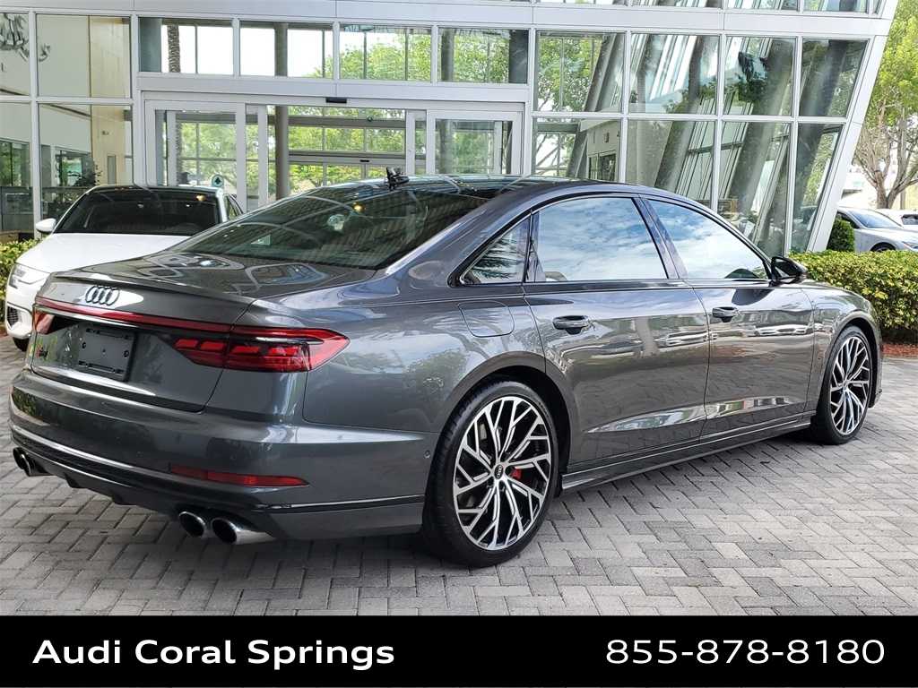 Thumbnail: 2021 Audi S8 - 8