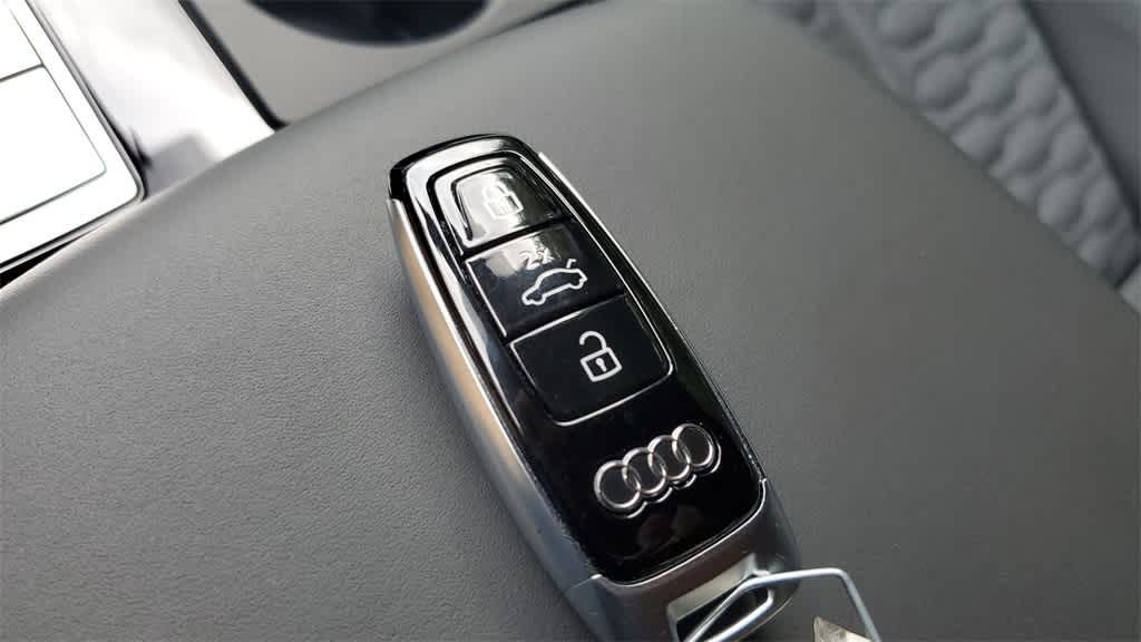 Thumbnail: 2025 Audi RS Q8 - 28