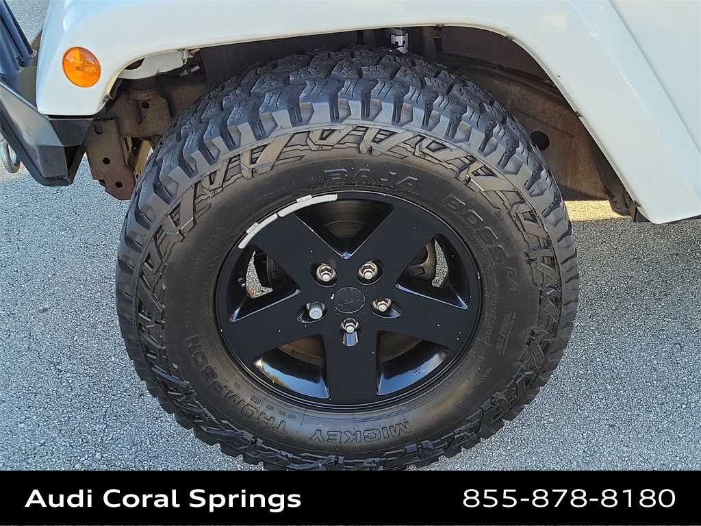 Thumbnail: 2015 Jeep Wrangler - 16