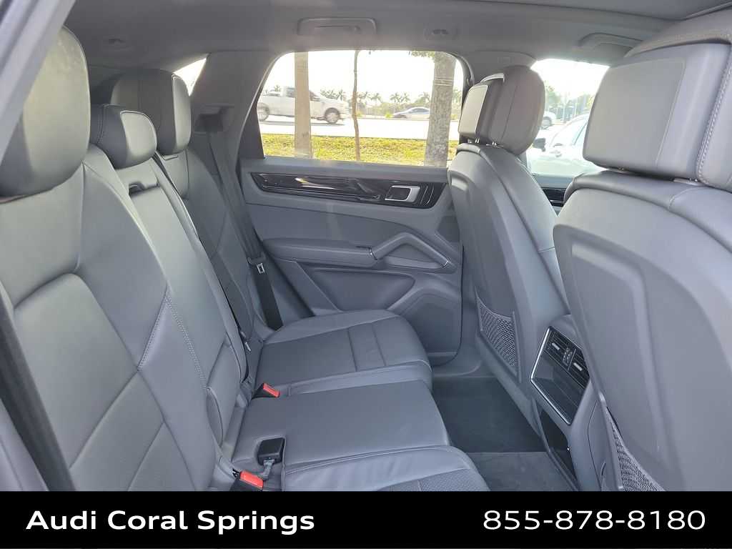 Thumbnail: 2021 Porsche Cayenne - 21