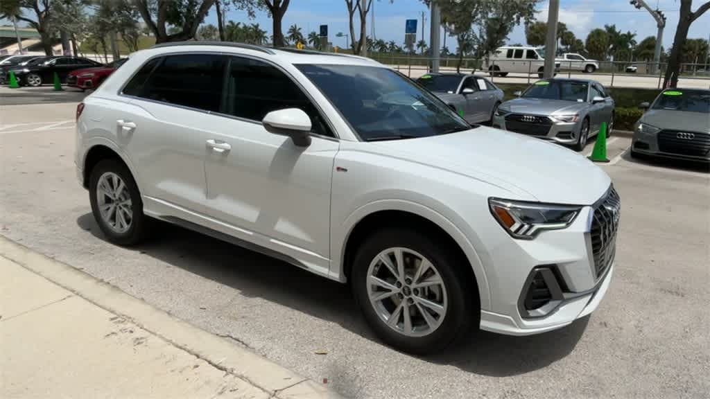 Thumbnail: 2025 Audi Q3 - 2