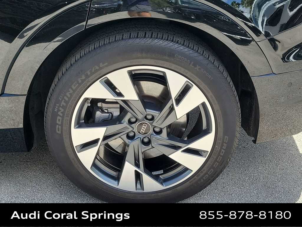 Thumbnail: 2023 Audi e-tron S - 16