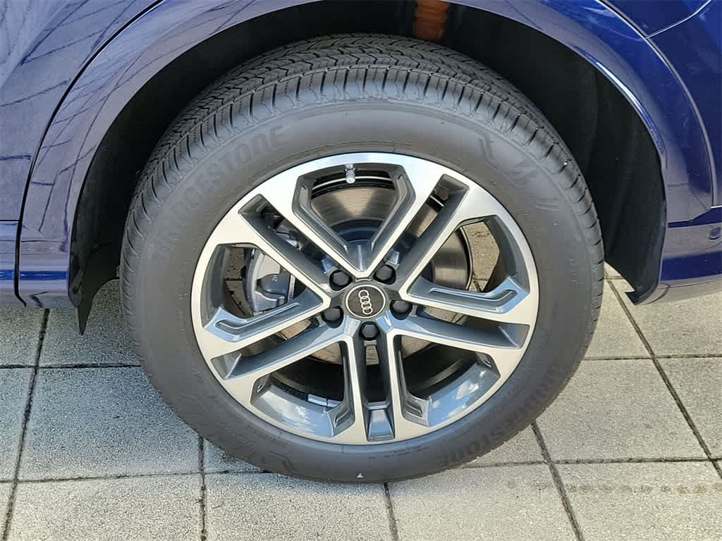 Thumbnail: 2025 Audi Q5 - 16