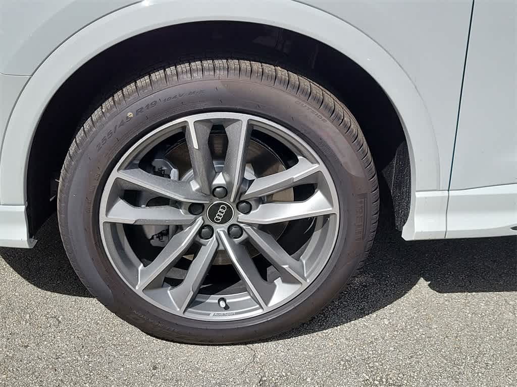 Thumbnail: 2025 Audi Q3 - 8