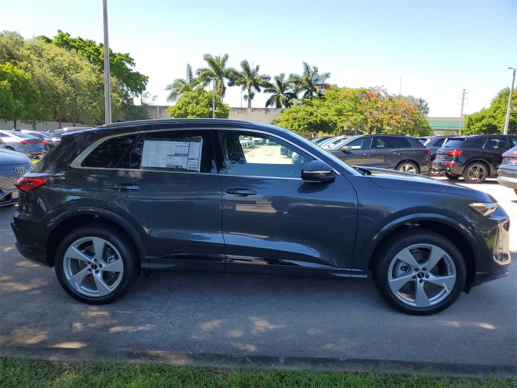 Thumbnail: 2025 Audi Q5 - 9