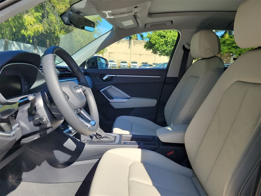 Thumbnail: 2025 Audi Q3 - 10