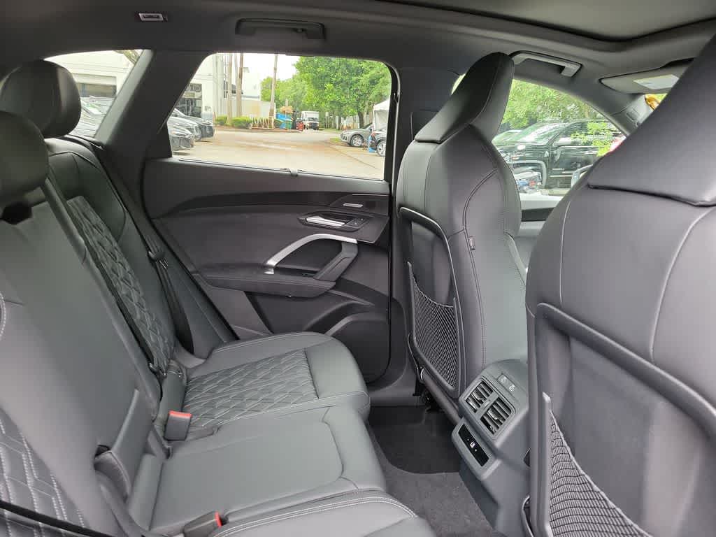 Thumbnail: 2026 Audi SQ5 - 21