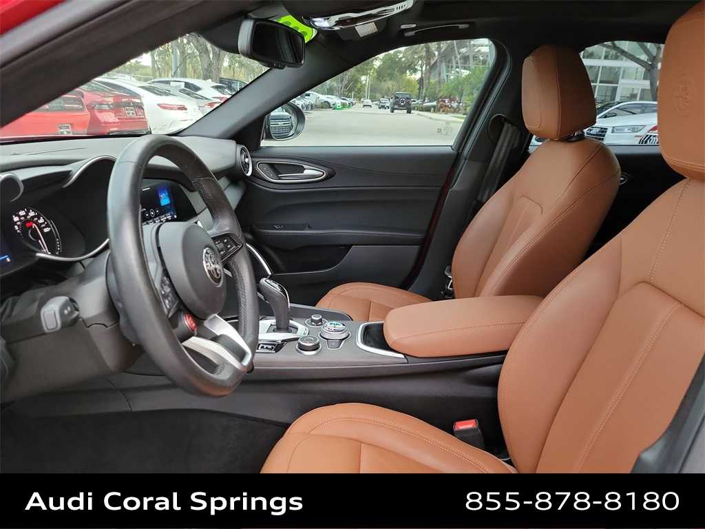 Thumbnail: 2022 Alfa Romeo Giulia - 11