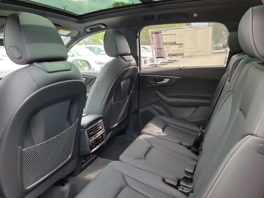 Thumbnail: 2026 Audi Q7 - 12