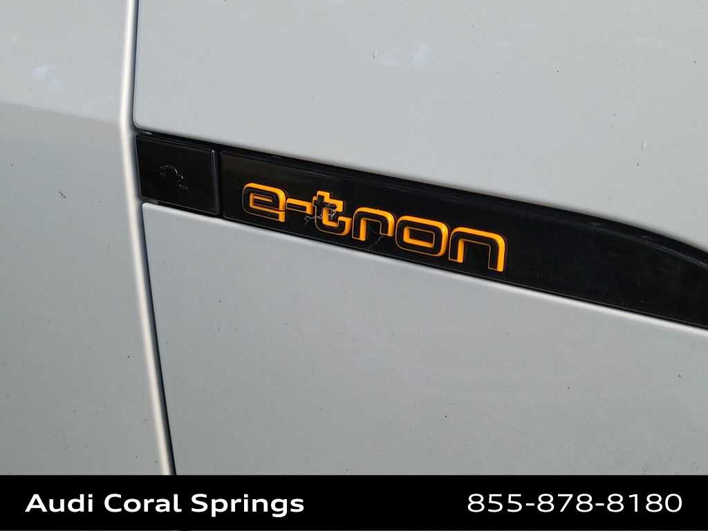 Thumbnail: 2023 Audi e-tron S - 19