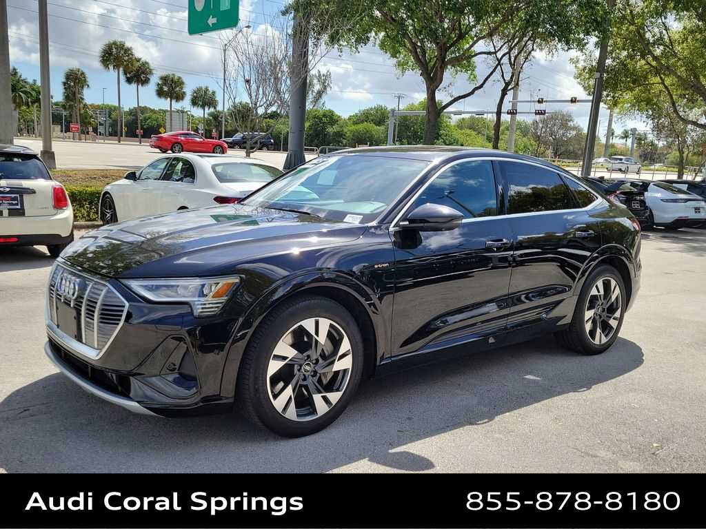 Thumbnail: 2023 Audi e-tron S - 4