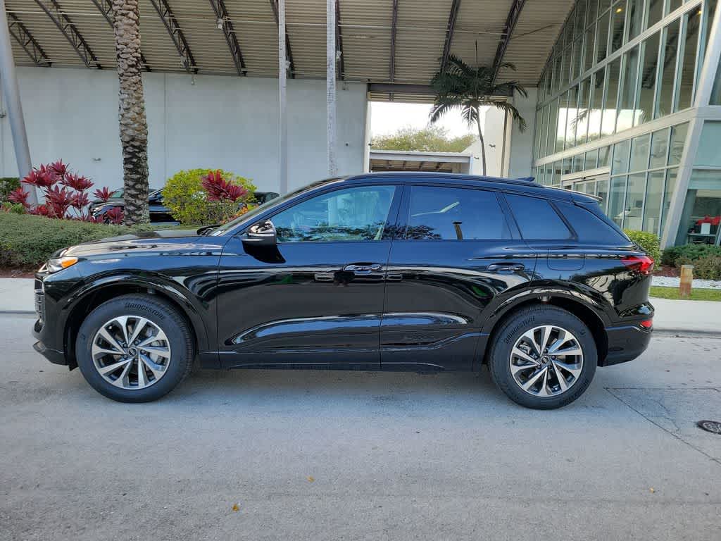 Thumbnail: 2025 Audi Q6 e-tron - 5