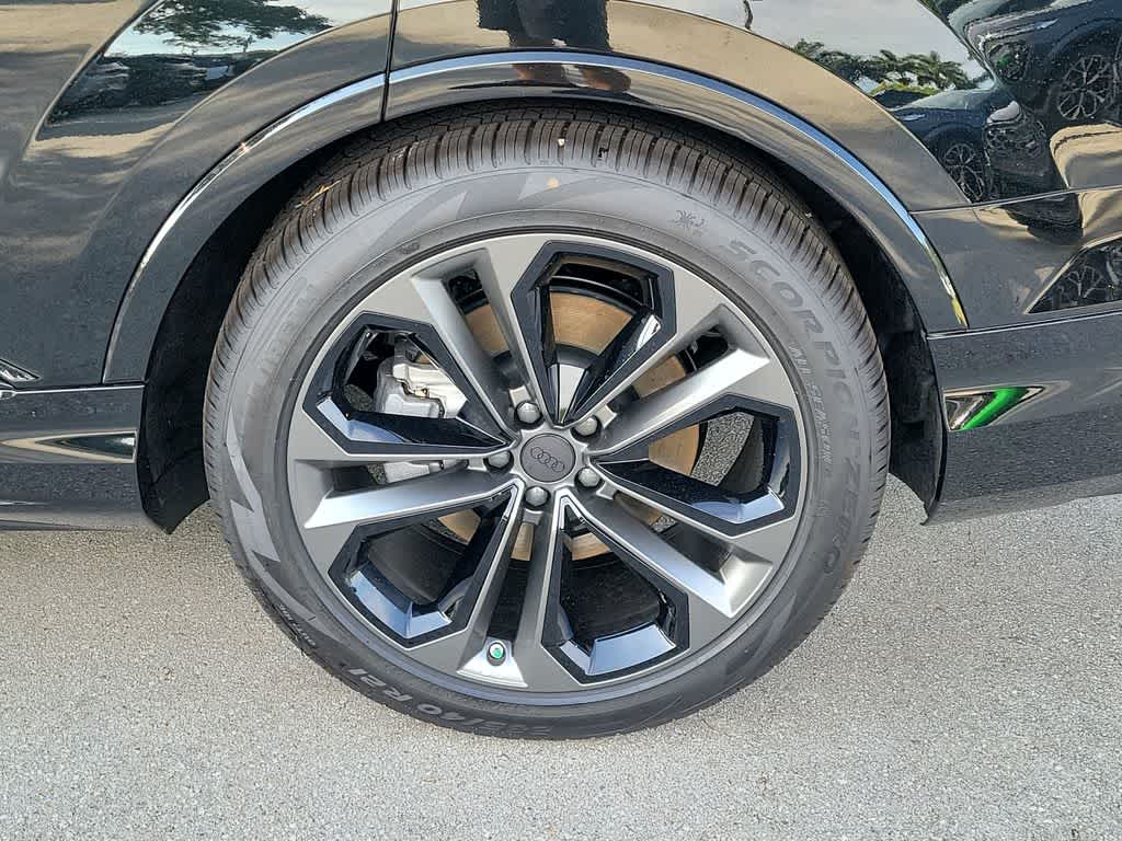 Thumbnail: 2026 Audi Q7 - 16