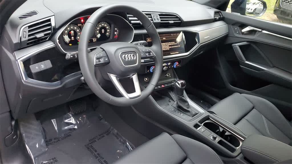 Thumbnail: 2025 Audi Q3 - 10