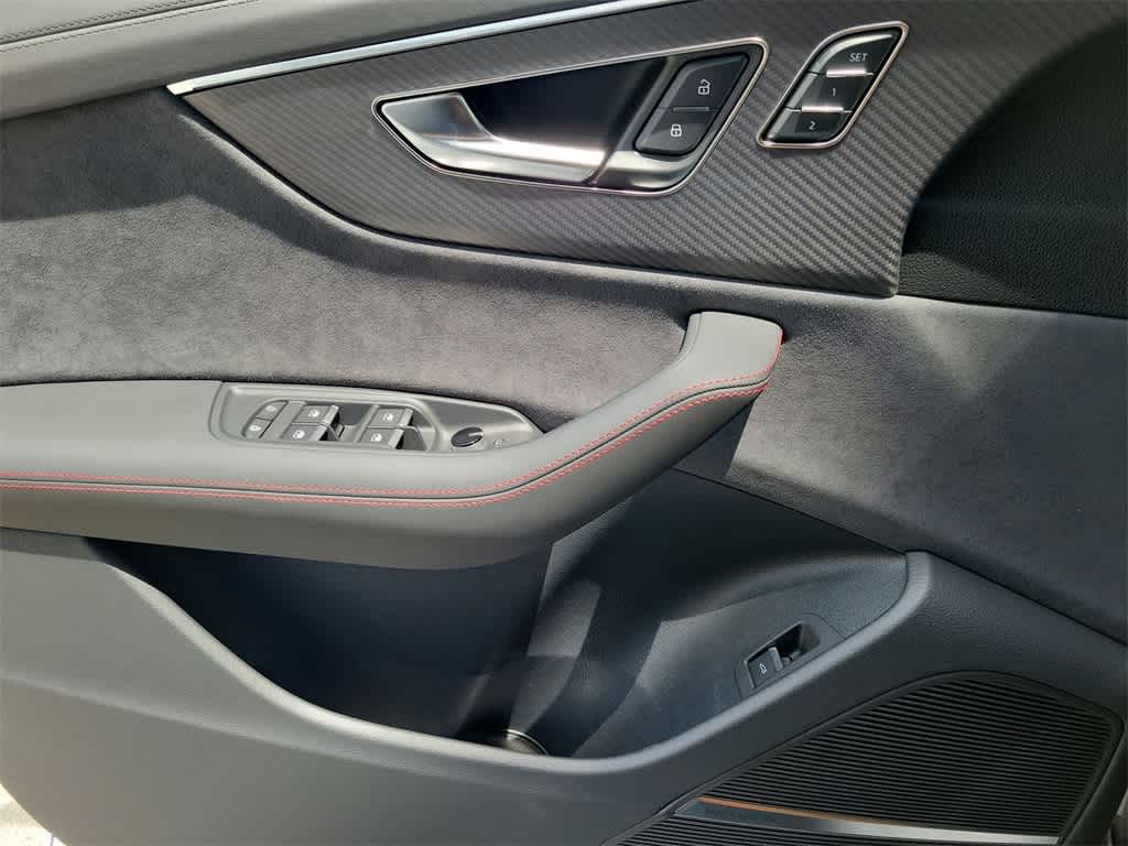 Thumbnail: 2025 Audi RS Q8 - 27