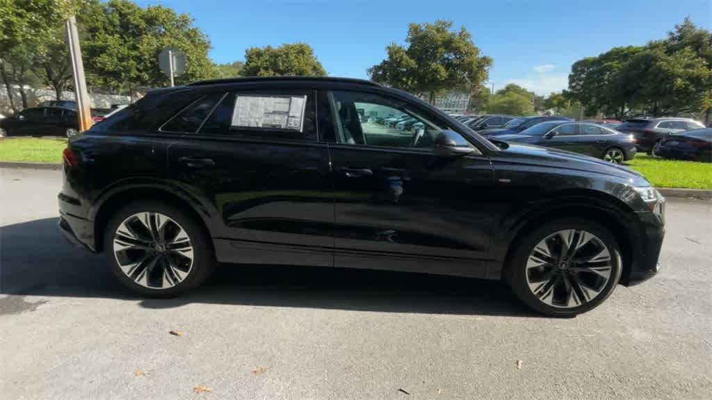 Thumbnail: 2025 Audi Q8 - 9