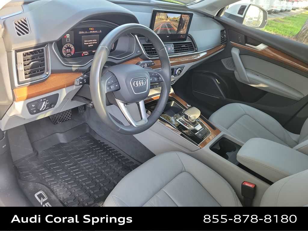 Thumbnail: 2023 Audi Q5 - 10