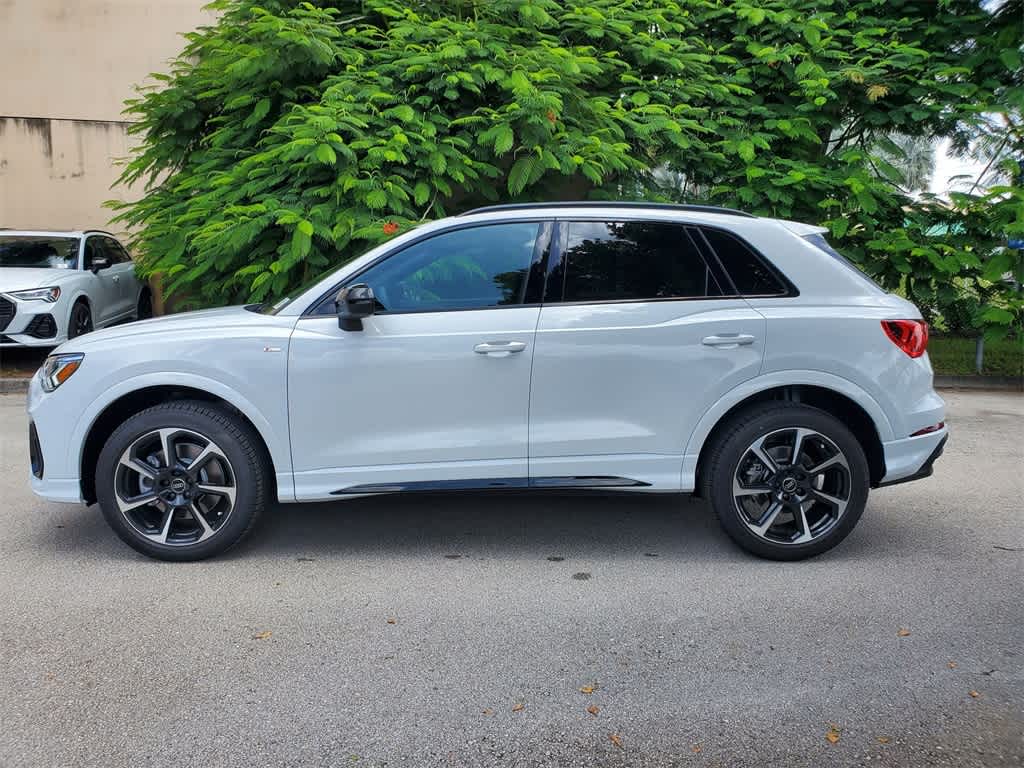 Thumbnail: 2025 Audi Q3 - 11