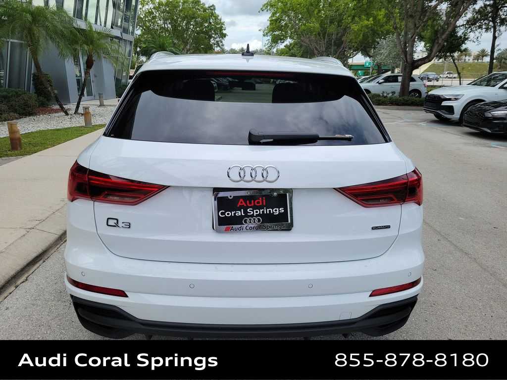Thumbnail: 2025 Audi Q3 - 12
