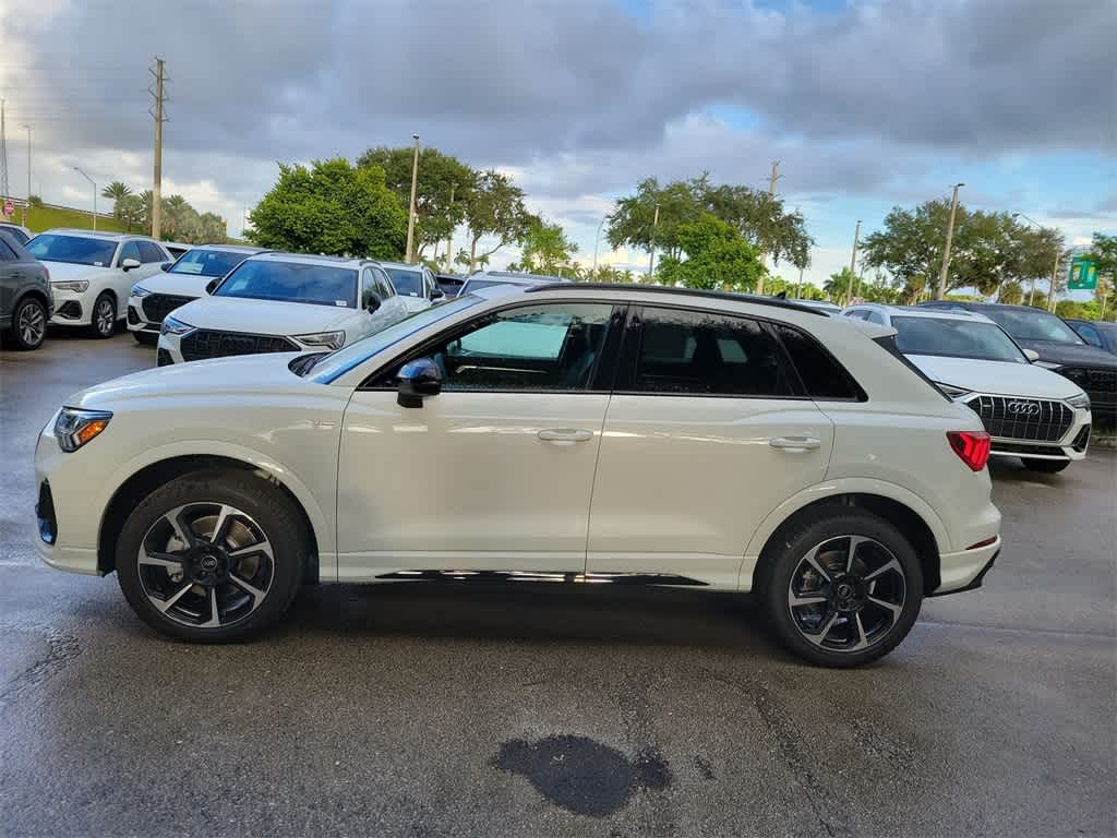 Thumbnail: 2025 Audi Q3 - 11