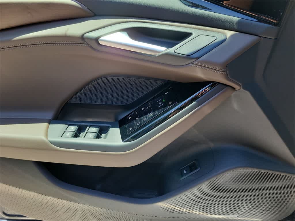 Thumbnail: 2025 Audi A8 - 19