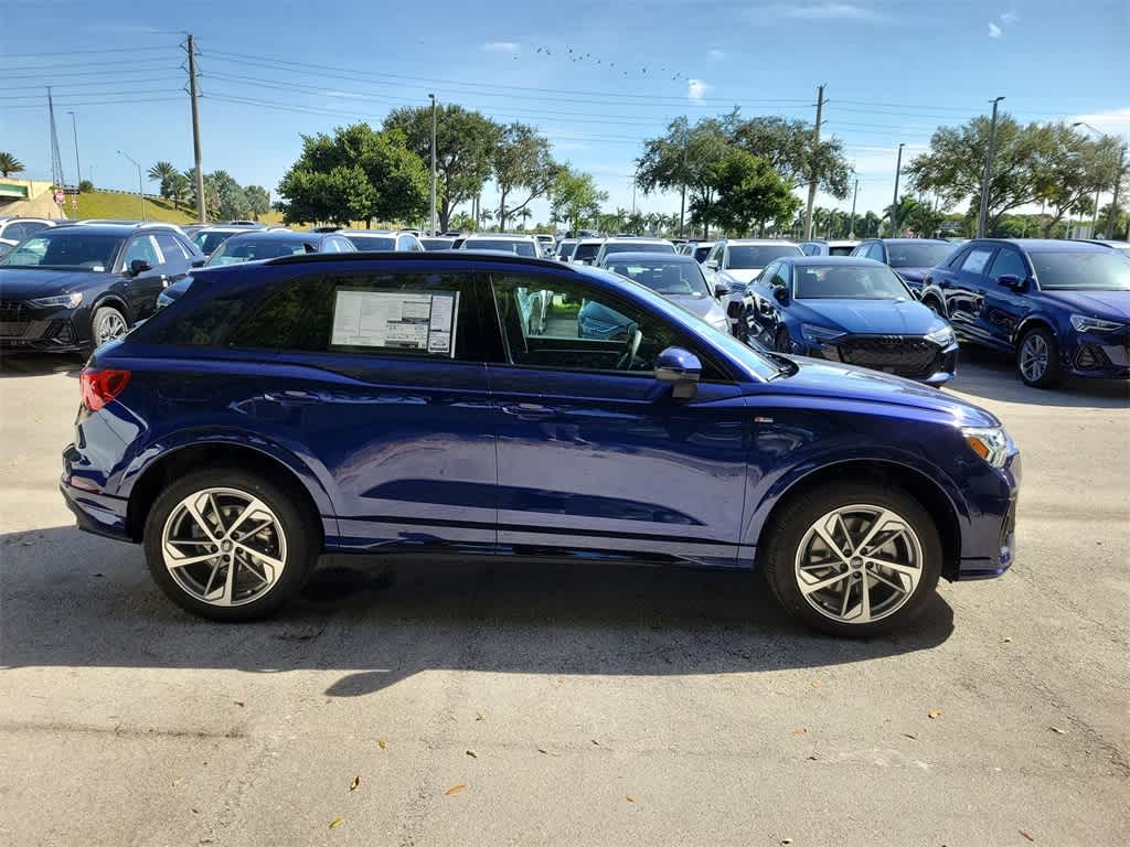 Thumbnail: 2025 Audi Q3 - 9