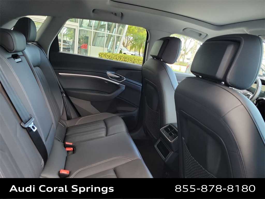 Thumbnail: 2022 Audi e-tron - 13