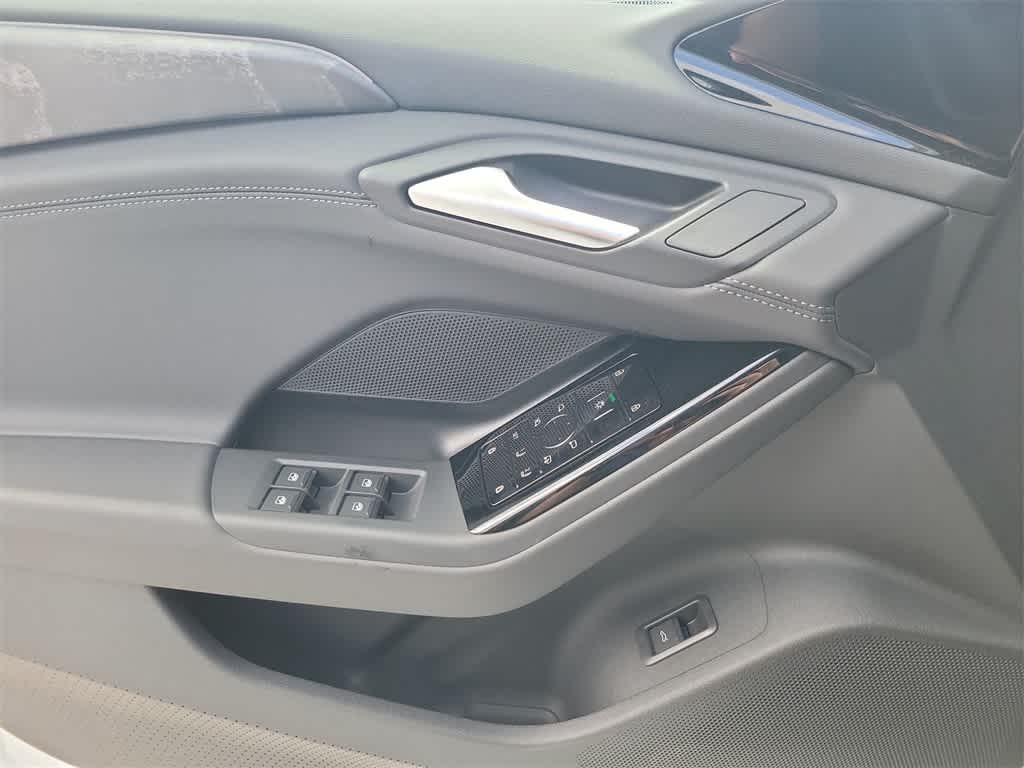 Thumbnail: 2025 Audi e-tron S - 27