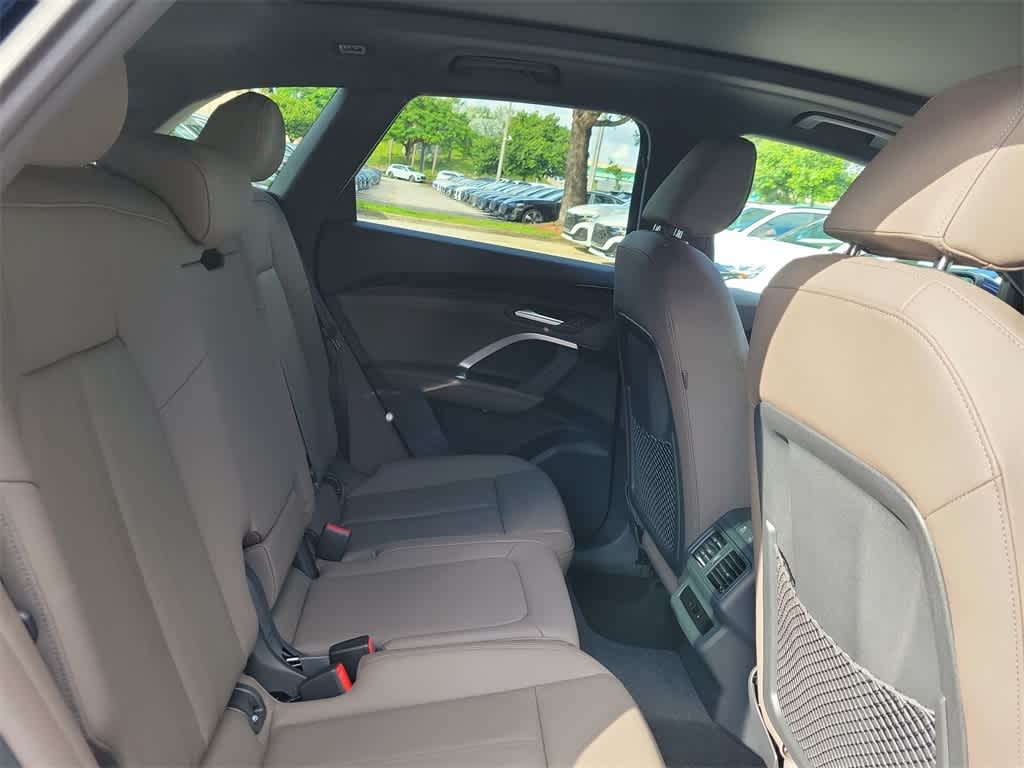 Thumbnail: 2025 Audi Q5 - 13