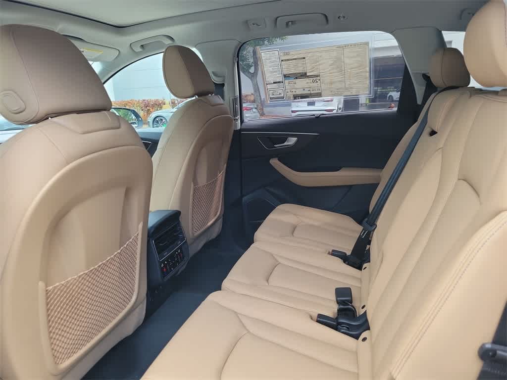 Thumbnail: 2025 Audi Q7 - 12