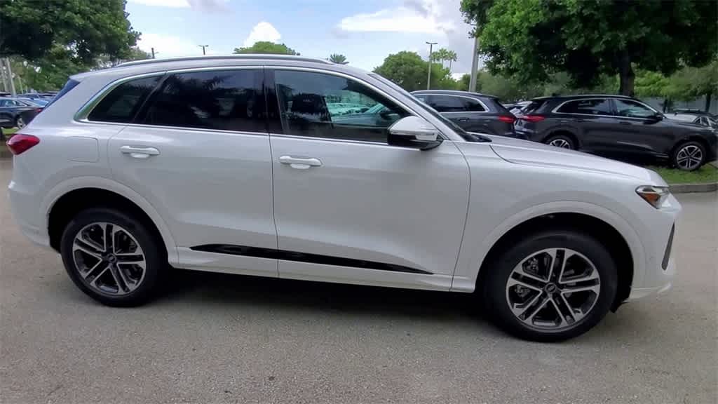 Thumbnail: 2025 Audi Q5 - 9