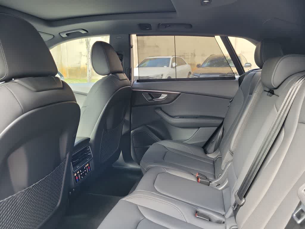 Thumbnail: 2026 Audi Q8 - 20