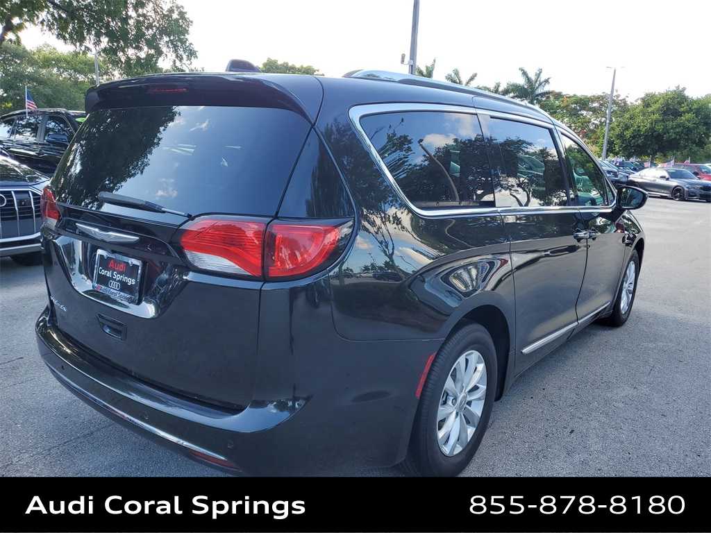 Thumbnail: 2018 Chrysler Pacifica - 8