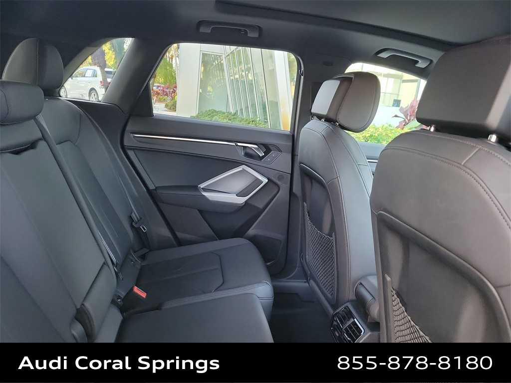 Thumbnail: 2022 Audi Q3 - 21