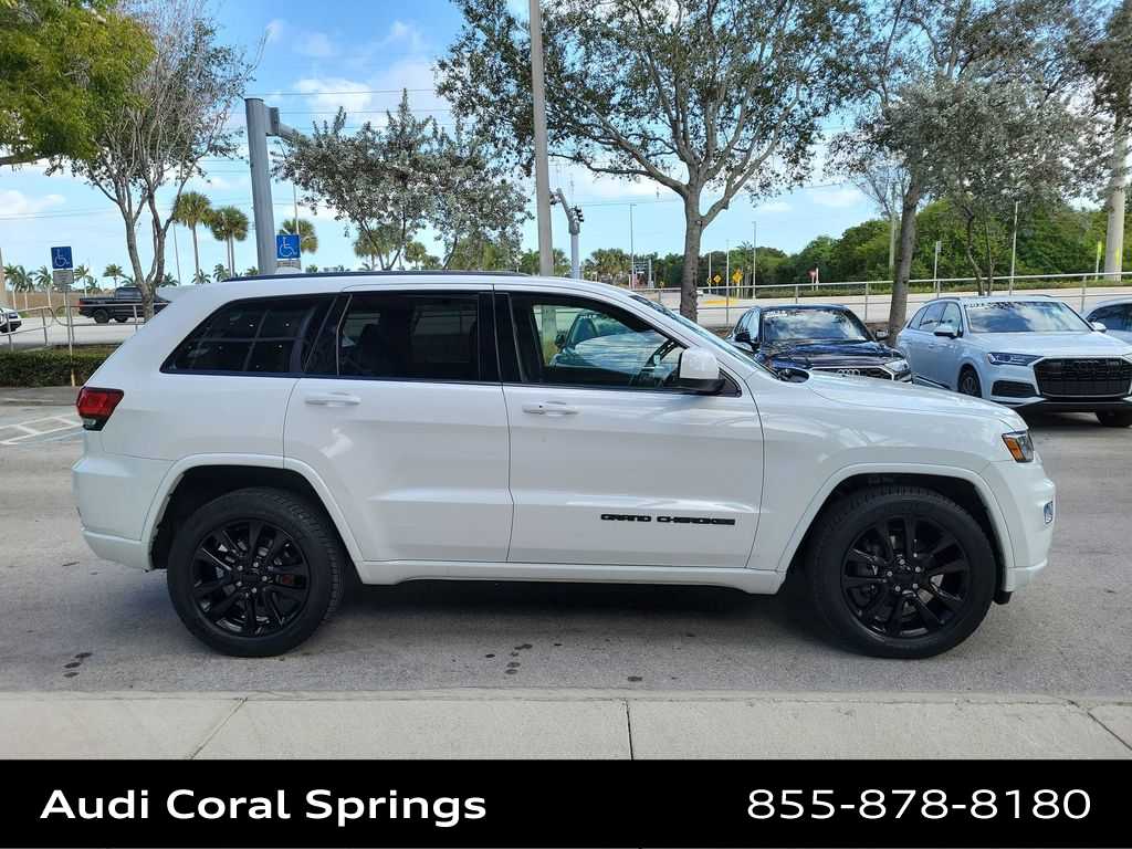 Thumbnail: 2019 Jeep Grand Cherokee - 9