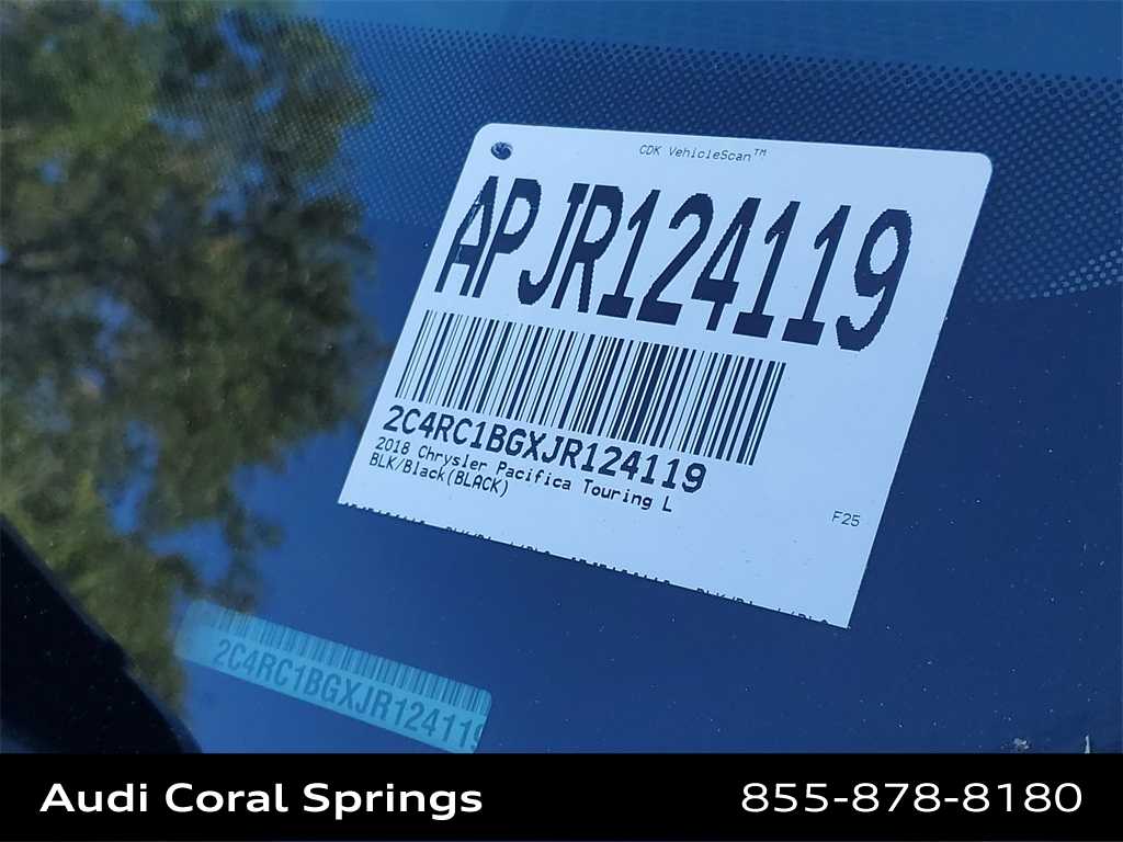Thumbnail: 2018 Chrysler Pacifica - 29