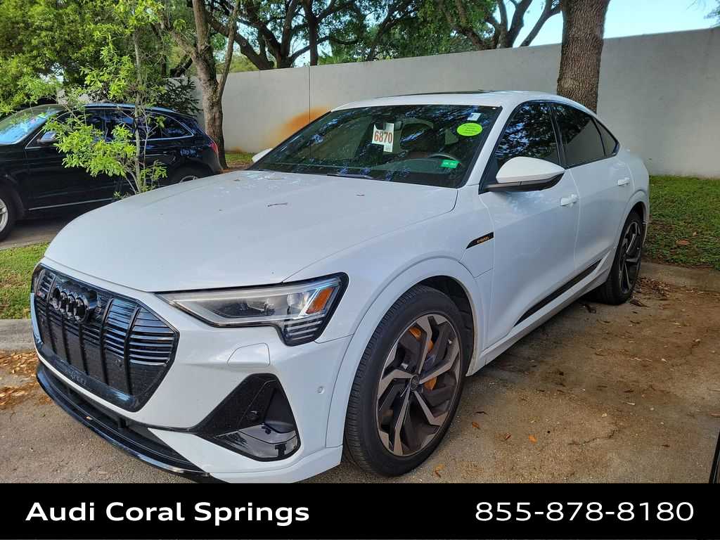 Thumbnail: 2023 Audi e-tron S - 2