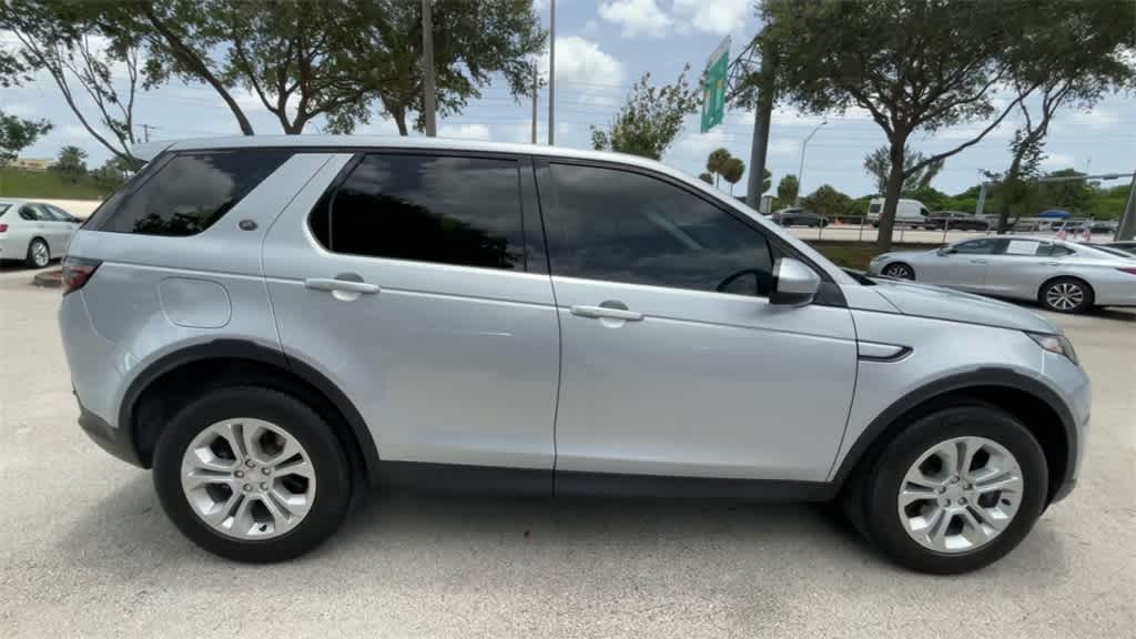 Thumbnail: 2022 Land Rover Discovery Sport - 9