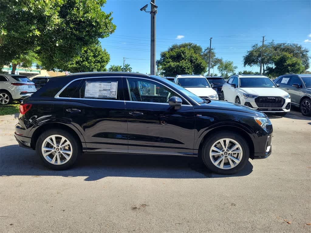 Thumbnail: 2025 Audi Q3 - 9