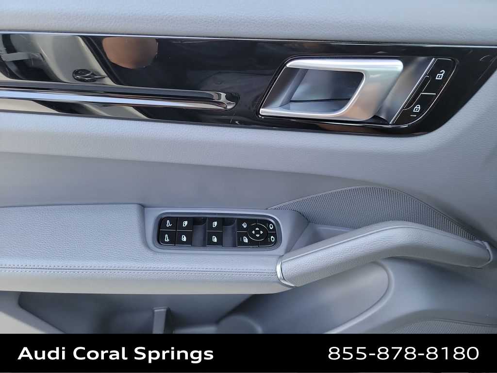 Thumbnail: 2021 Porsche Cayenne - 27