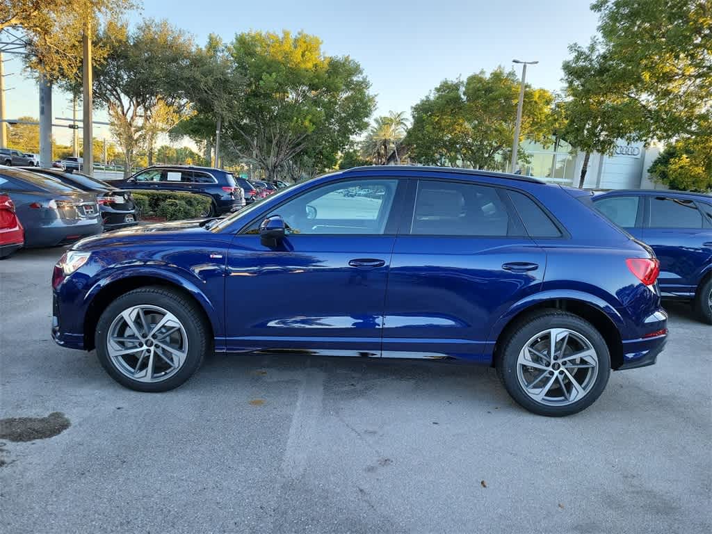 Thumbnail: 2025 Audi Q3 - 11