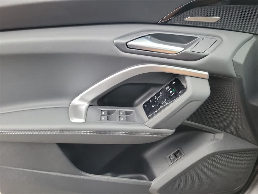 Thumbnail: 2025 Audi Q5 - 19