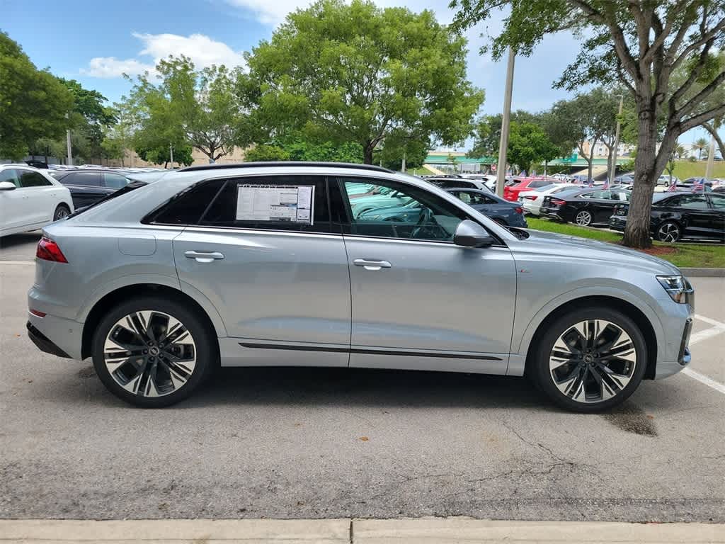 Thumbnail: 2025 Audi Q8 - 9