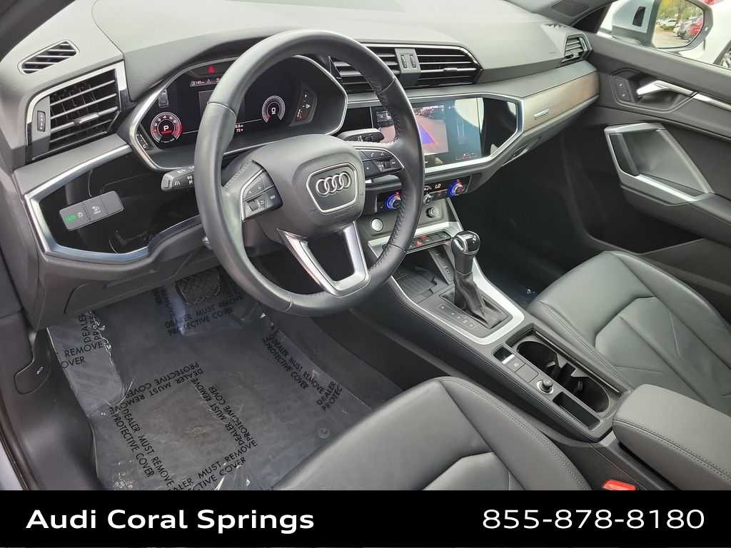 Thumbnail: 2020 Audi Q3 - 10