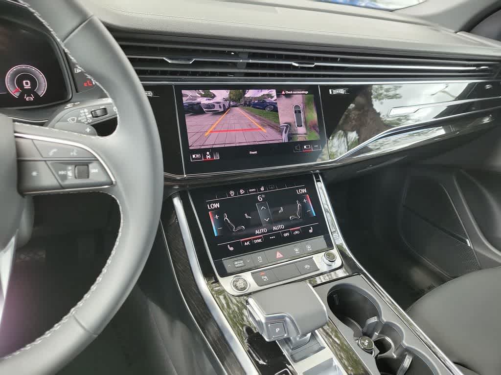 Thumbnail: 2026 Audi Q8 - 16