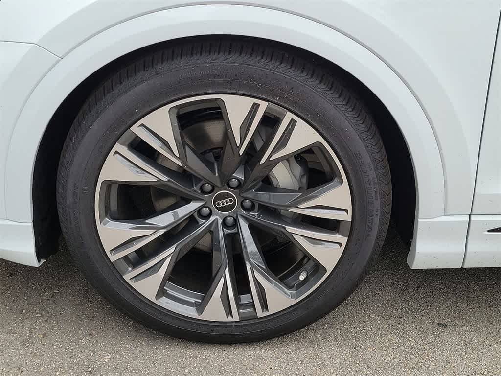 Thumbnail: 2026 Audi Q8 - 8