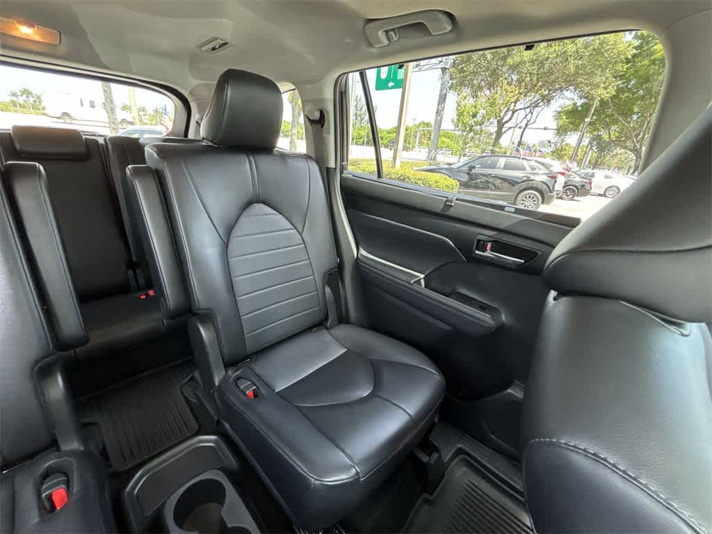 2024 Toyota Highlander XLE 12